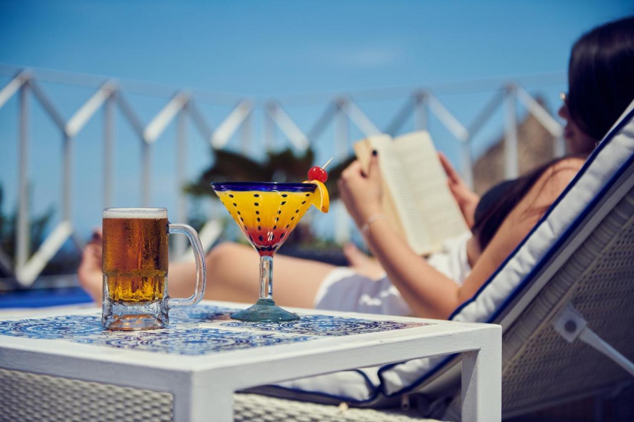 Hotel Luxury Patio Azul (Adults Only) Puerto Vallarta Luaran gambar A woman reading a book by the pool