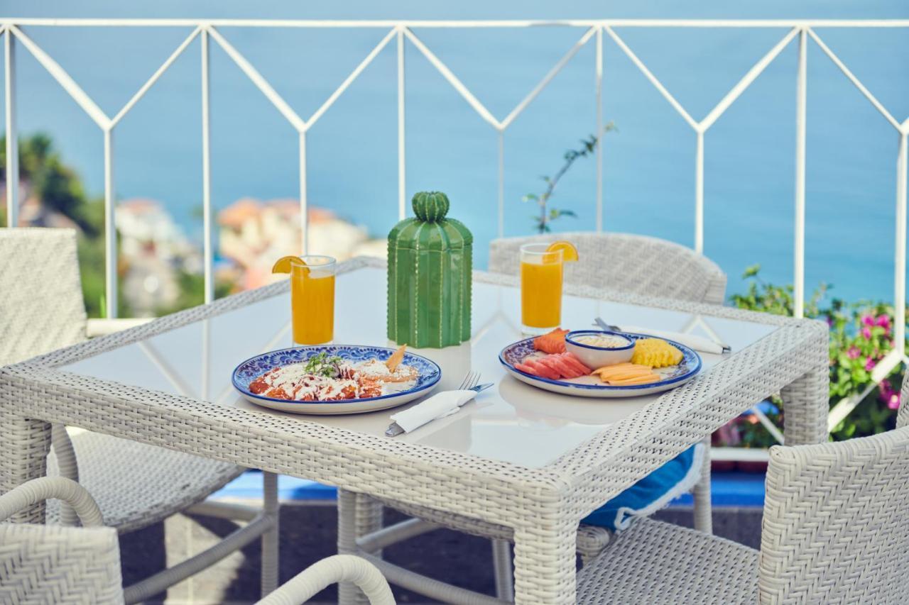 Hotel Luxury Patio Azul (Adults Only) Puerto Vallarta Luaran gambar A typical breakfast