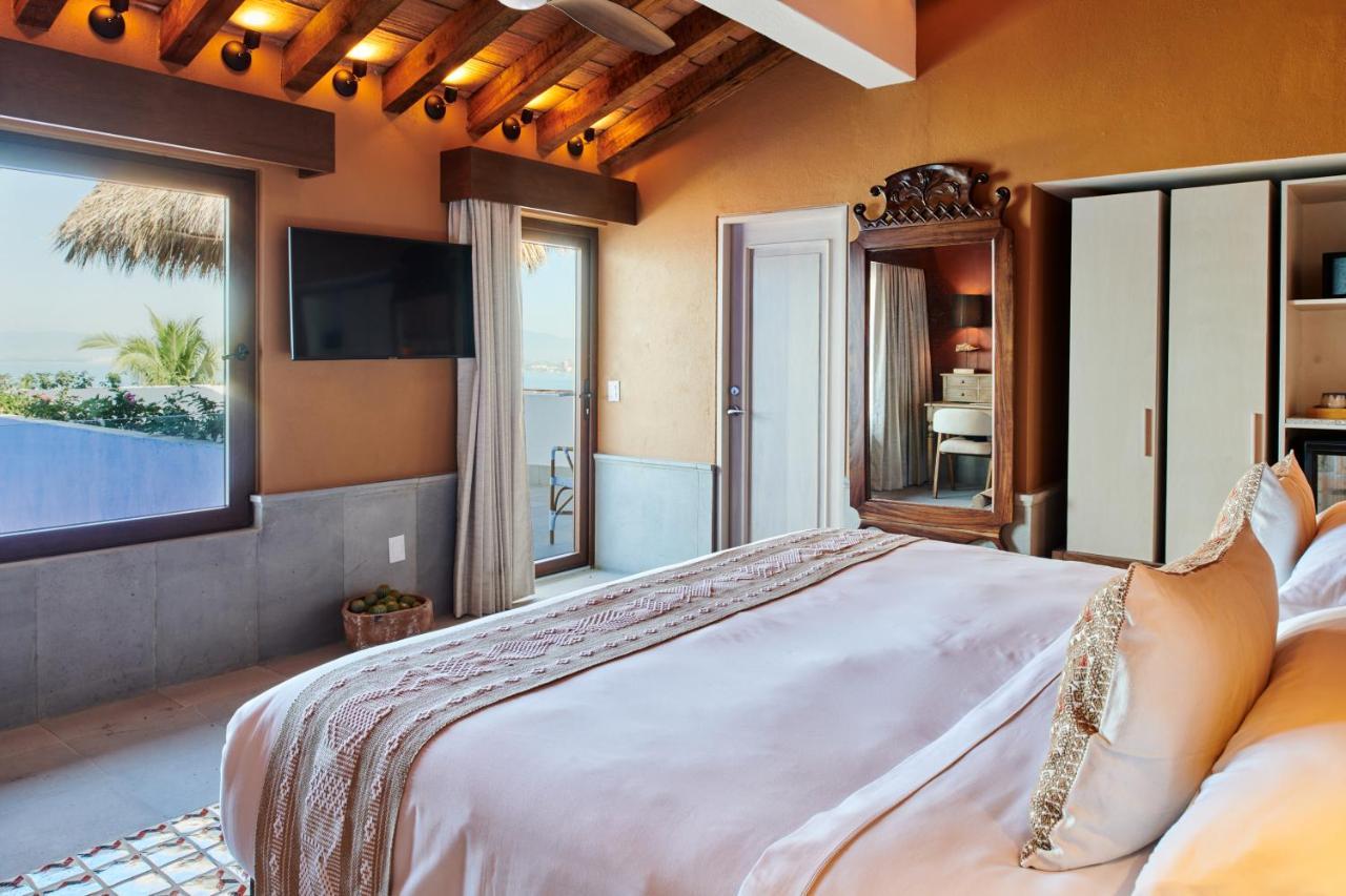Hotel Luxury Patio Azul (Adults Only) Puerto Vallarta Luaran gambar A bedroom at the hotel
