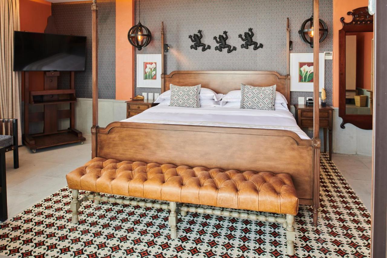 Hotel Luxury Patio Azul (Adults Only) Puerto Vallarta Luaran gambar A bedroom at the hotel