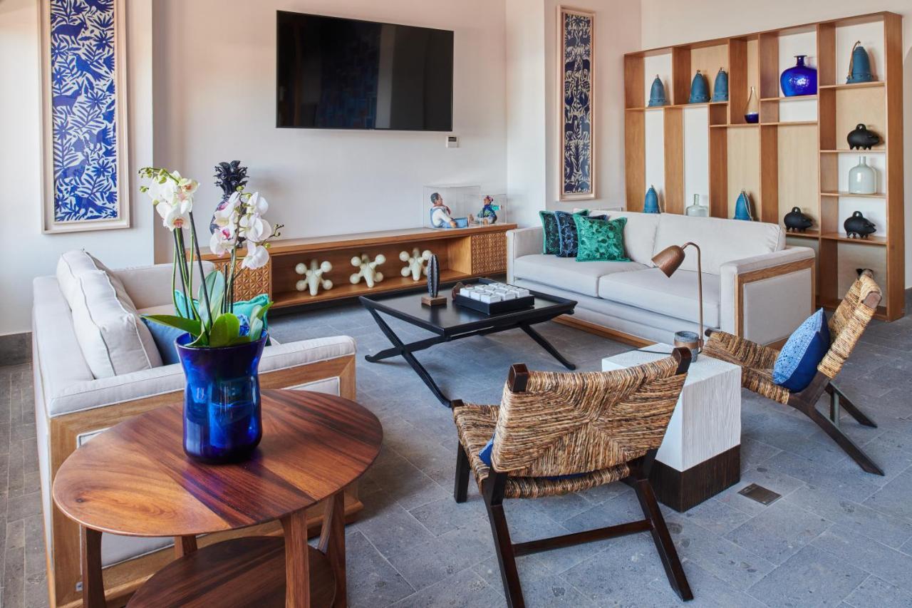 Hotel Luxury Patio Azul (Adults Only) Puerto Vallarta Luaran gambar The living room of a suite at the hotel