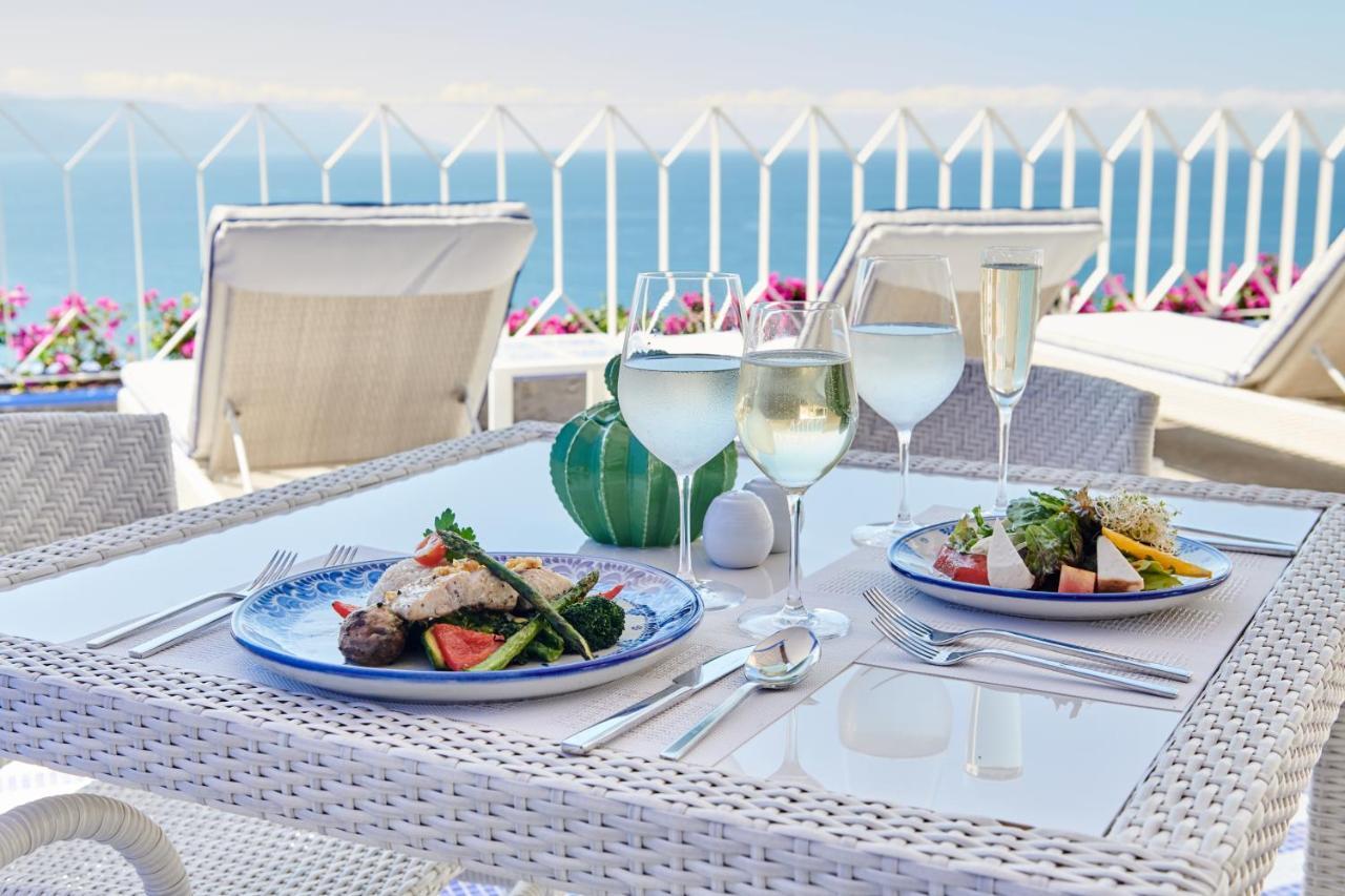 Hotel Luxury Patio Azul (Adults Only) Puerto Vallarta Luaran gambar A typical Mediterranean lunch